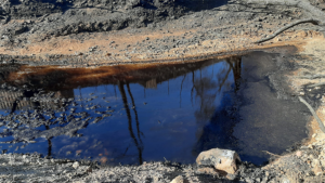 Read more about the article 34,4 τόνοι υγρά και 35 τόνοι στερεά απόβλητα – ρυπασμένο χώμα συλλέχθηκαν από την πυρκαγιά στο εργοστάσιο της DENVER SLOPS στην Τανάγρα