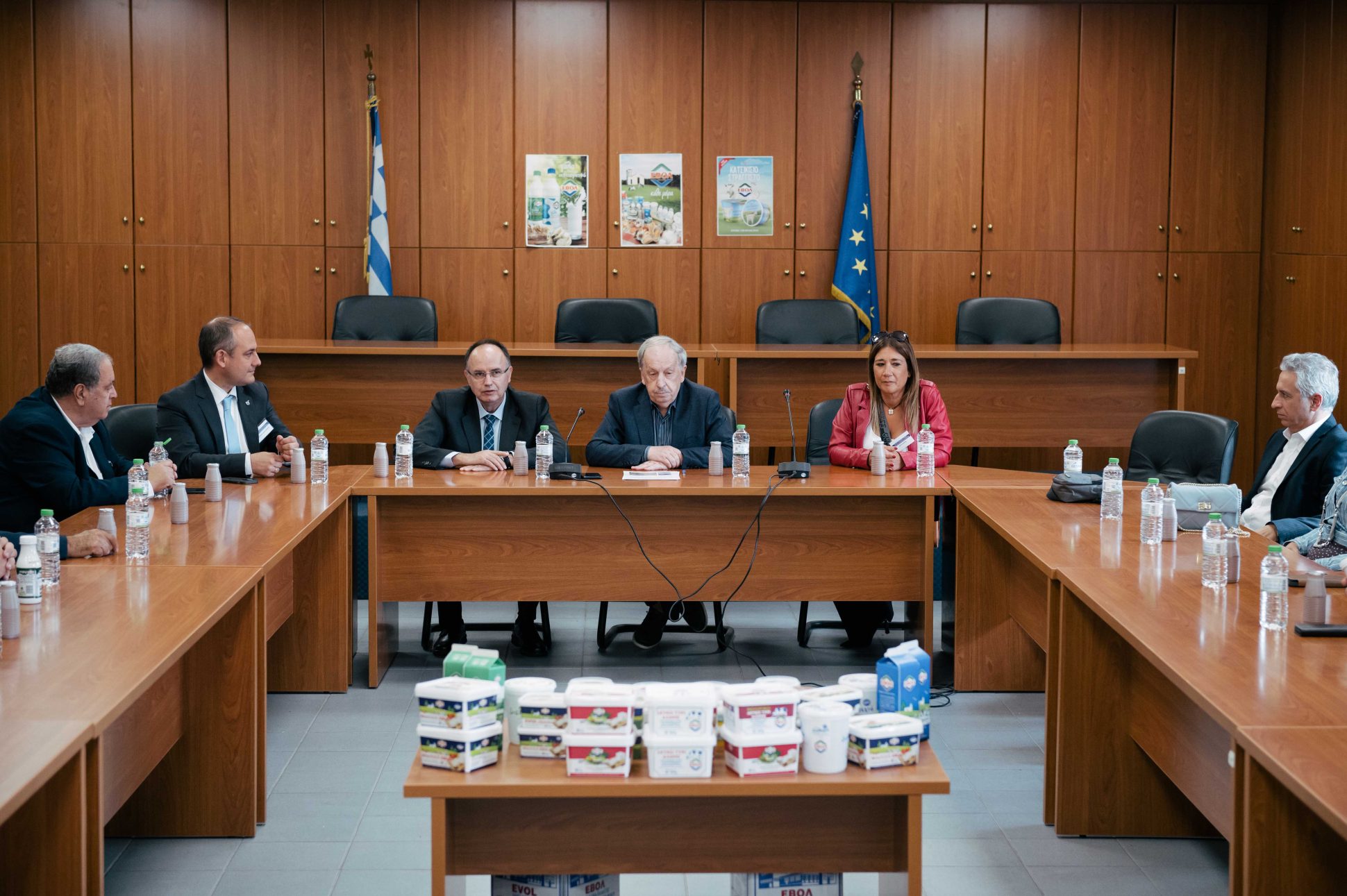 ο κ. Στέφανος Διακομής, Πρόεδρος ΕΒΟΛ (Αγροτικός Συνεταιρισμός Βόλου) μιλώντας στους εκπροσώπους των Βιομηχανικών Πάρκων και Επιμελητηρίων που ξεναγήθηκαν στην ΕΒΟΛ με την ευκαιρία του Δεύτερου Πανελλήνιου Συνεδρίου Επιχειρήσεων Βιομηχανικών Πάρκων