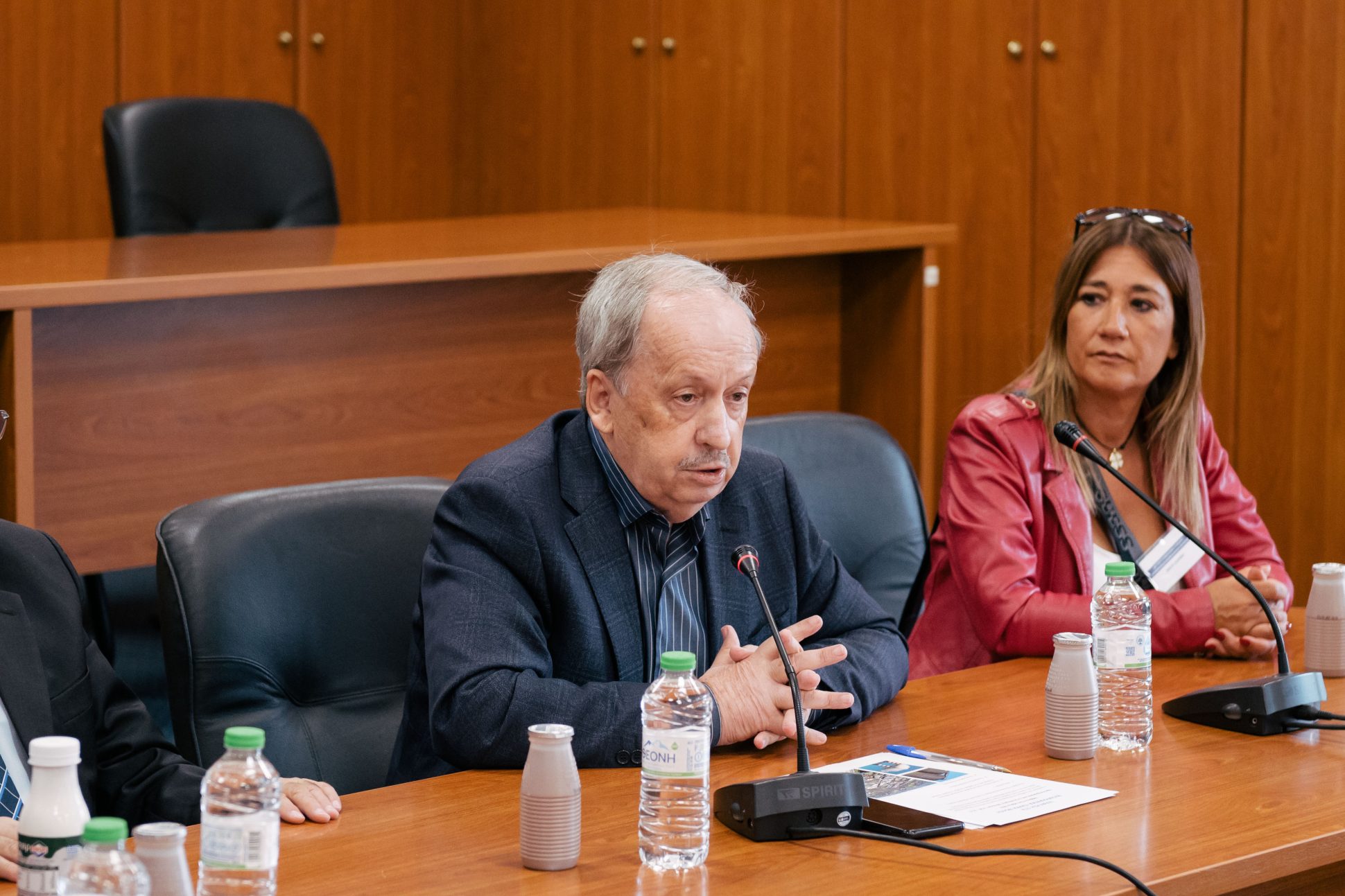 ο κ. Στέφανος Διακομής, Πρόεδρος ΕΒΟΛ (Αγροτικός Συνεταιρισμός Βόλου) μιλώντας στους εκπροσώπους των Βιομηχανικών Πάρκων και Επιμελητηρίων που ξεναγήθηκαν στην ΕΒΟΛ με την ευκαιρία του Δεύτερου Πανελλήνιου Συνεδρίου Επιχειρήσεων Βιομηχανικών Πάρκων