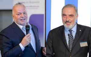 Read more about the article METLEN και Όμιλος Τσάκου σε στρατηγική σύμπραξη για μεγάλο υβριδικό έργο ΑΠΕ στη Στερεά Ελλάδα