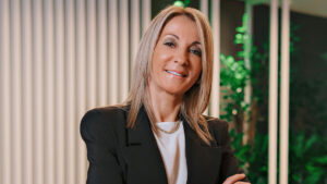Read more about the article Maria Sferruzza (ΔΕΣΦΑ): «Συζητάμε με Motor Oil για να βρεθεί λύση στη Διώρυγα Gas» – Το στρατηγικό πλάνο για τον Κάθετο Διάδρομο