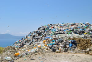 Read more about the article Ζάκυνθος: Υπεγράφη η σύμβαση αποκατάστασης του ΧΥΤΑ Σκοπού – Η Ελλάδα κλείνει μια δεκαετία παραβάσεων έναντι της ΕΕ