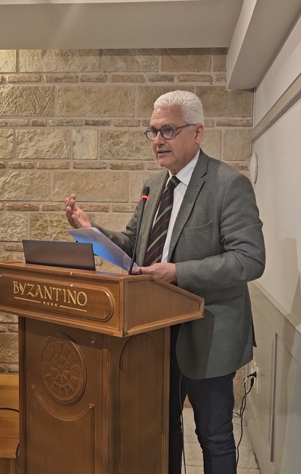 ο Αντιπεριφερειάρχης Π.Ε. Αχαΐας, Φωκίων Ζαΐμης που συμμετείχε στη Γενική Συνέλευση του Πανελληνίου Συνδέσμου Επιχειρήσεων Βιομηχανικών Περιοχών (ΠΑΣΕΒΙΠΕ)  