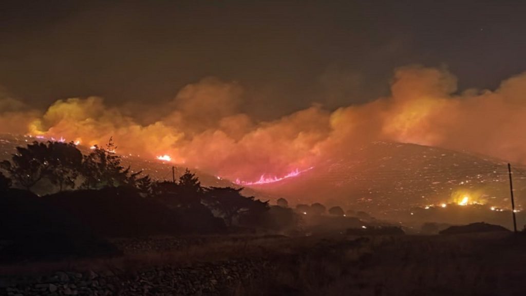 You are currently viewing Άτυπες χωματερές: Οι έτοιμες εστίες φωτιάς και το παράδειγμα προς αποφυγή της Πάρου