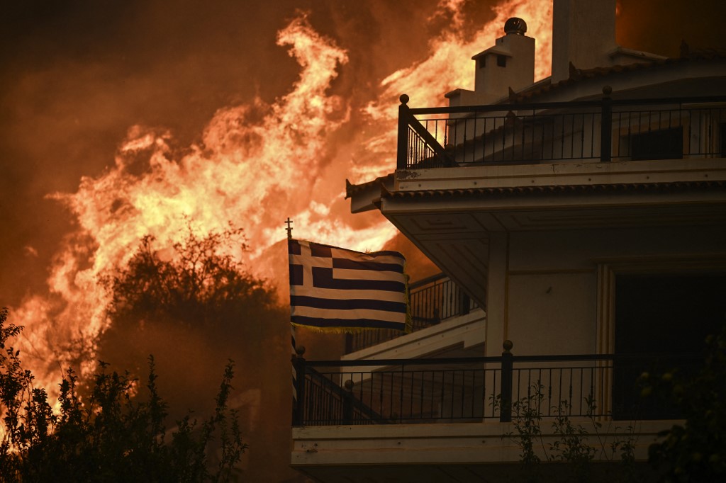 You are currently viewing Η χώρα καίγεται από τα σκουπίδια της: Συστημική πλέον η κρίση στη διαχείριση απορριμμάτων