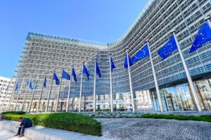 Read more about the article Δεύτερο καμπανάκι από την Κομισιόν μέσα σε λίγες ημέρες: Μετά τους ΧΥΤΑ, στο στόχαστρο η ενεργειακή απόδοση